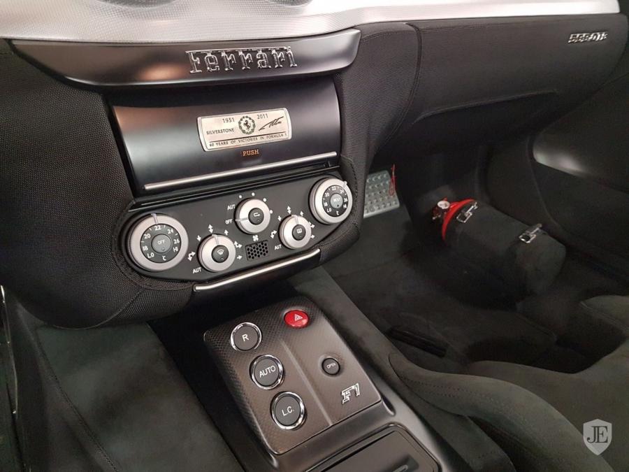 Детали интерьера Ferrari 599 GTB 60F1 2011 года  (фото 2 из 22)